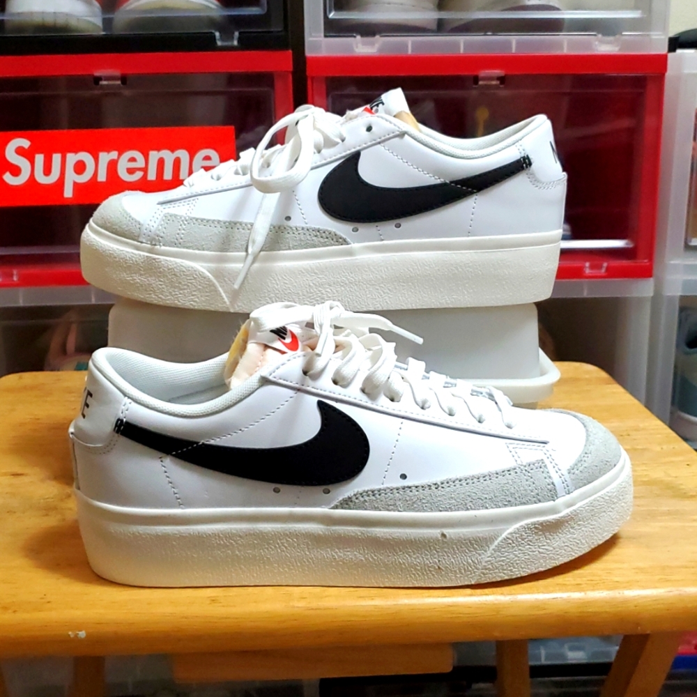 Nike White and Black Athletic Shoes - Picture 2 of 5